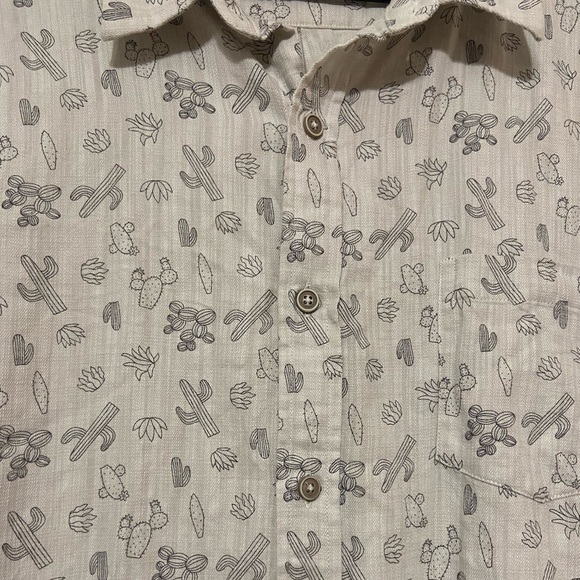 ROWM set of 2 men's XXL short sleeve novelty print button down shirts EUC - Picture 8 of 11